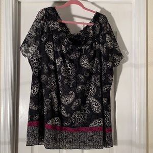 Women’s plus size Avenue 30/32 lace lined blk top